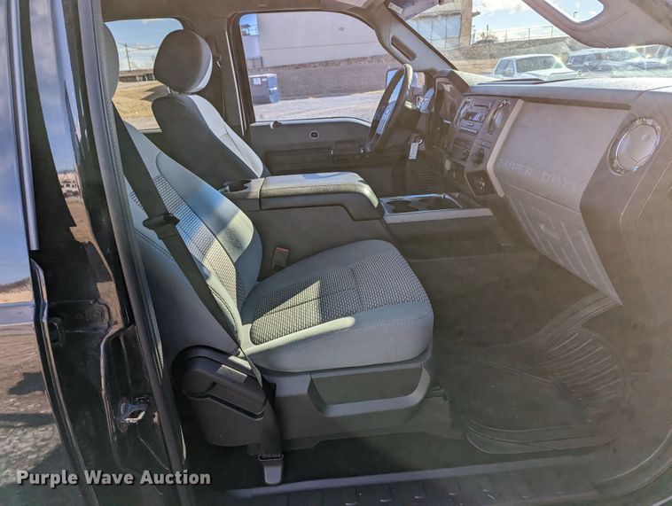 image for item LF9602 2012 Ford  F350 Super Duty XLT  Crew Cab flatbed pickup truck