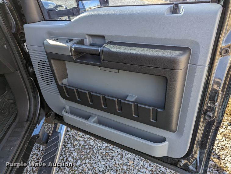 image for item LF9602 2012 Ford  F350 Super Duty XLT  Crew Cab flatbed pickup truck