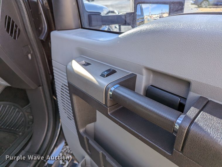 image for item LF9602 2012 Ford  F350 Super Duty XLT  Crew Cab flatbed pickup truck