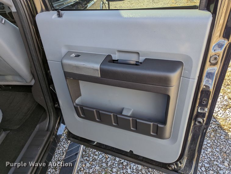 image for item LF9602 2012 Ford  F350 Super Duty XLT  Crew Cab flatbed pickup truck