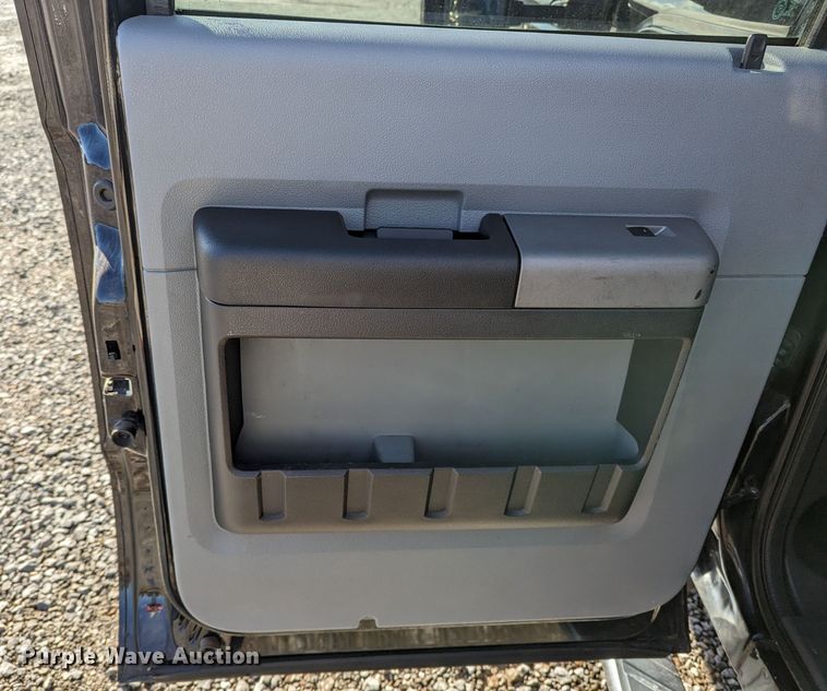 image for item LF9602 2012 Ford  F350 Super Duty XLT  Crew Cab flatbed pickup truck