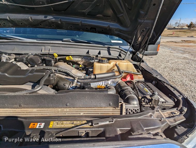 image for item LF9602 2012 Ford  F350 Super Duty XLT  Crew Cab flatbed pickup truck