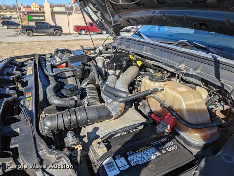 image for item LF9602 2012 Ford  F350 Super Duty XLT  Crew Cab flatbed pickup truck