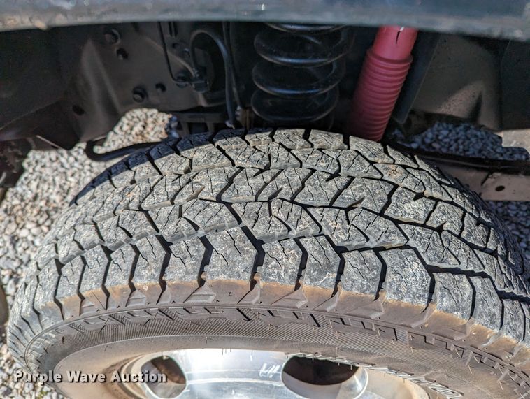 image for item LF9602 2012 Ford  F350 Super Duty XLT  Crew Cab flatbed pickup truck