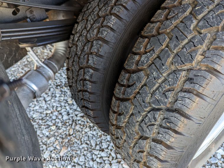 image for item LF9602 2012 Ford  F350 Super Duty XLT  Crew Cab flatbed pickup truck