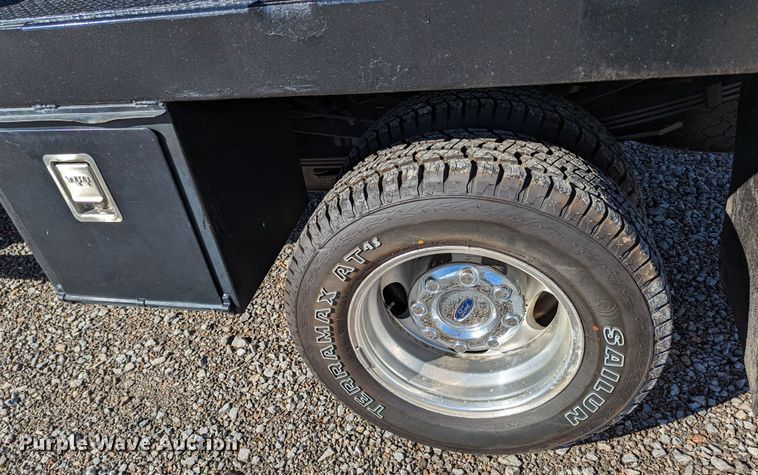 image for item LF9602 2012 Ford  F350 Super Duty XLT  Crew Cab flatbed pickup truck