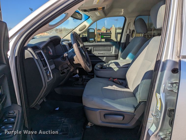 image for item LF9603 2015 Dodge Ram 3500HD  Crew Cab flatbed pickup truck