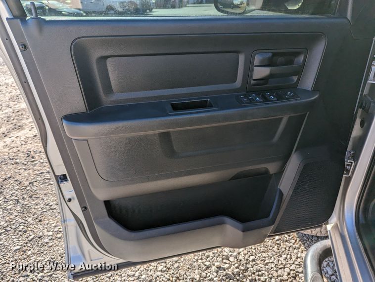 image for item LF9603 2015 Dodge Ram 3500HD  Crew Cab flatbed pickup truck