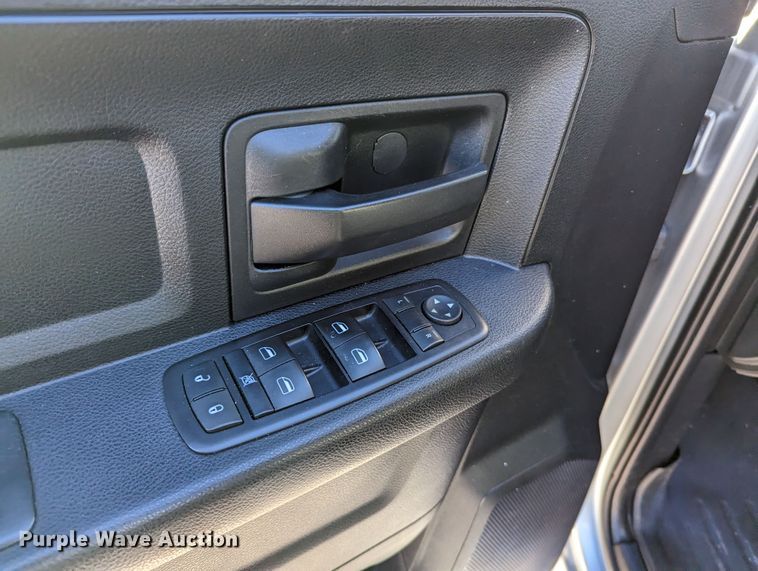 image for item LF9603 2015 Dodge Ram 3500HD  Crew Cab flatbed pickup truck