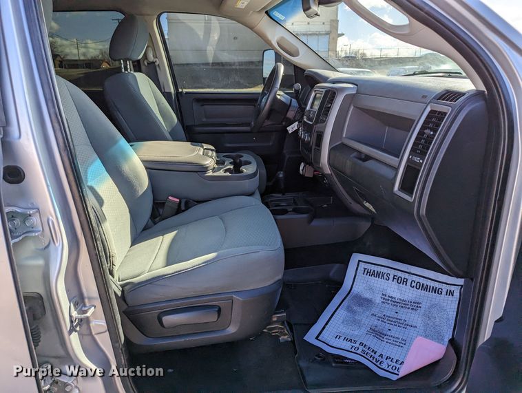 image for item LF9603 2015 Dodge Ram 3500HD  Crew Cab flatbed pickup truck