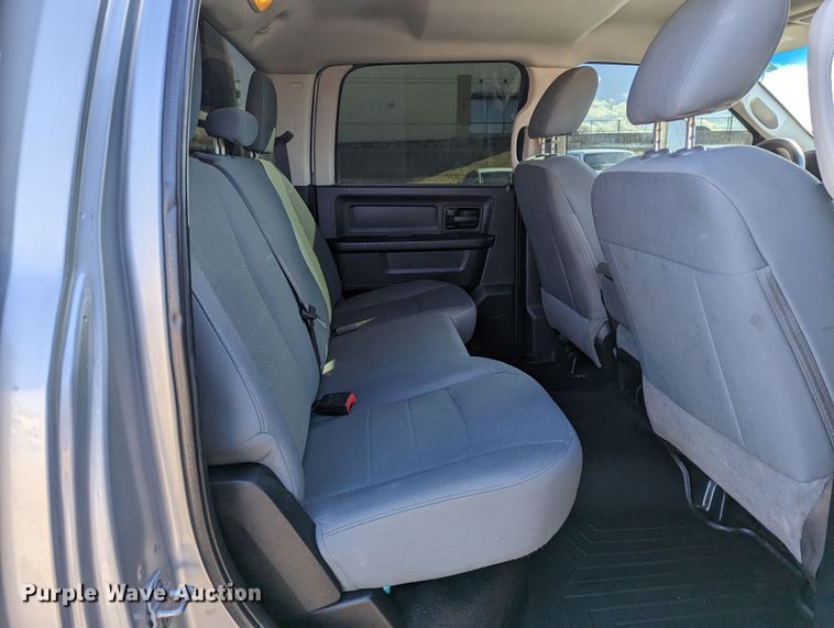 image for item LF9603 2015 Dodge Ram 3500HD  Crew Cab flatbed pickup truck