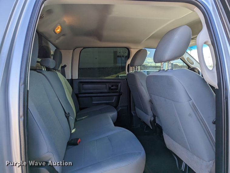 image for item LF9603 2015 Dodge Ram 3500HD  Crew Cab flatbed pickup truck