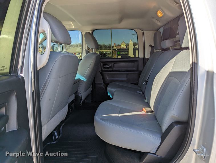 image for item LF9603 2015 Dodge Ram 3500HD  Crew Cab flatbed pickup truck