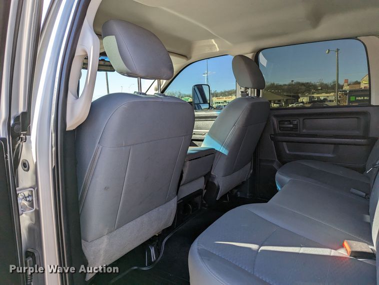 image for item LF9603 2015 Dodge Ram 3500HD  Crew Cab flatbed pickup truck