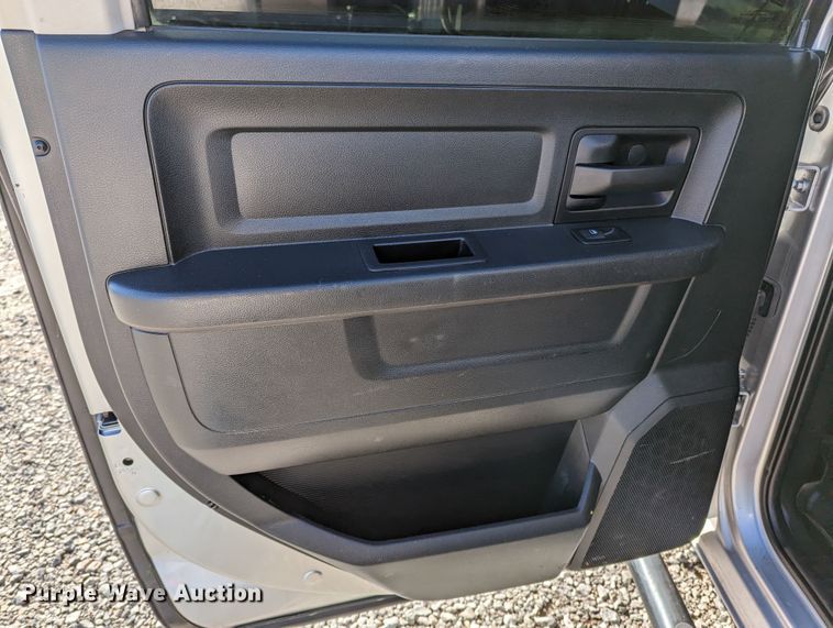 image for item LF9603 2015 Dodge Ram 3500HD  Crew Cab flatbed pickup truck