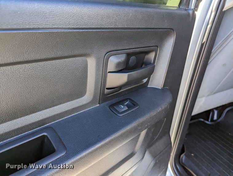 image for item LF9603 2015 Dodge Ram 3500HD  Crew Cab flatbed pickup truck