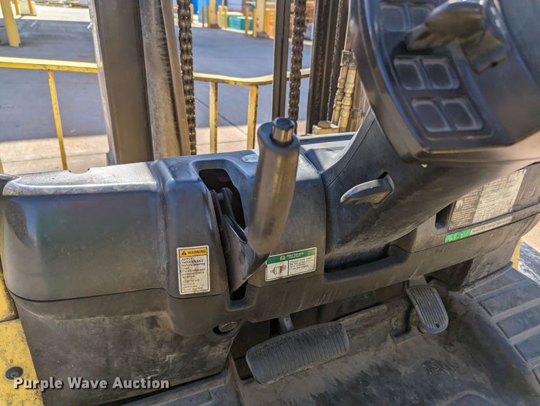 image for item LF9631 2015 Hyster 80  forklift