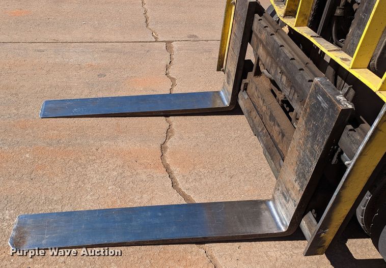 image for item LF9631 2015 Hyster 80  forklift