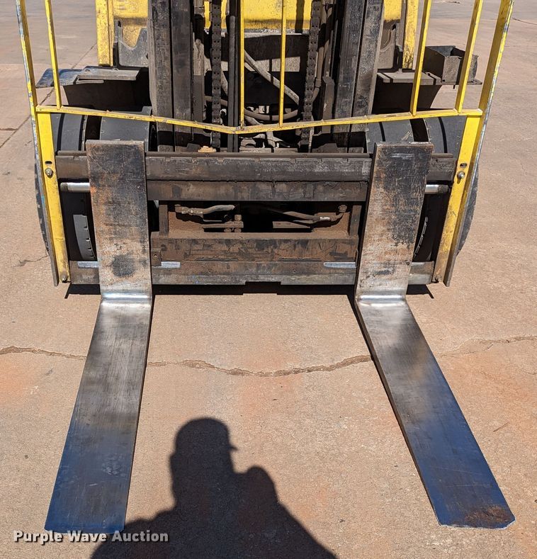 image for item LF9631 2015 Hyster 80  forklift