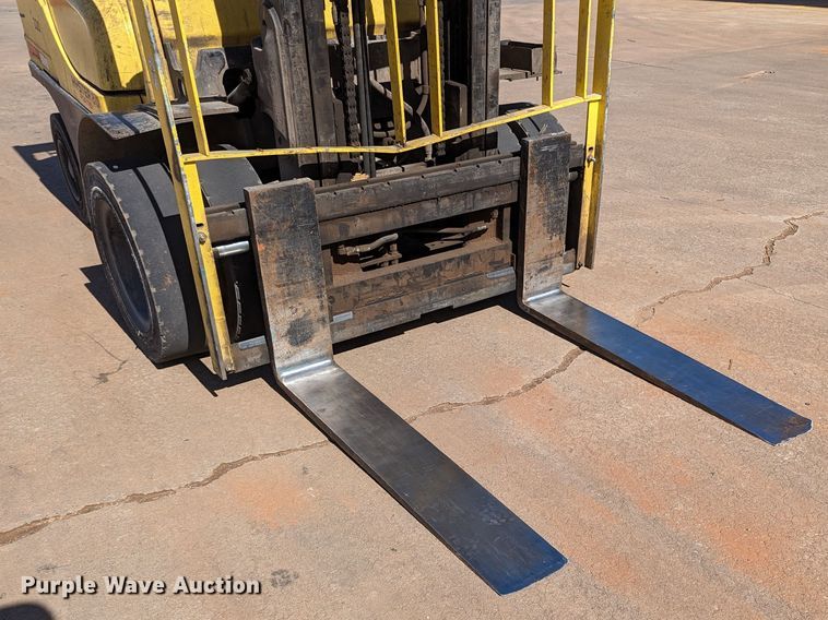 image for item LF9631 2015 Hyster 80  forklift