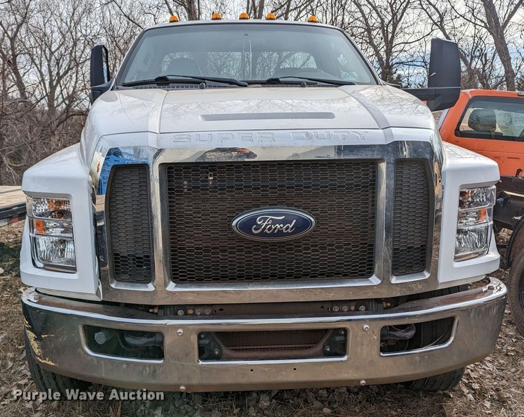 image for item LF9636 2019 Ford F750 Super Duty  truck cab and chassis