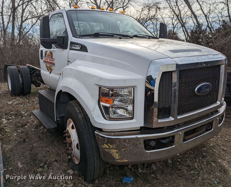 image for item LF9636 2019 Ford F750 Super Duty  truck cab and chassis