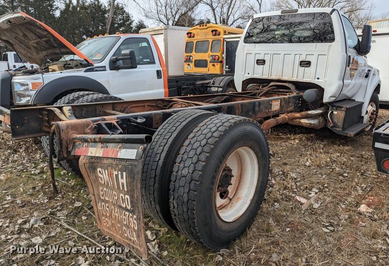 image for item LF9636 2019 Ford F750 Super Duty  truck cab and chassis