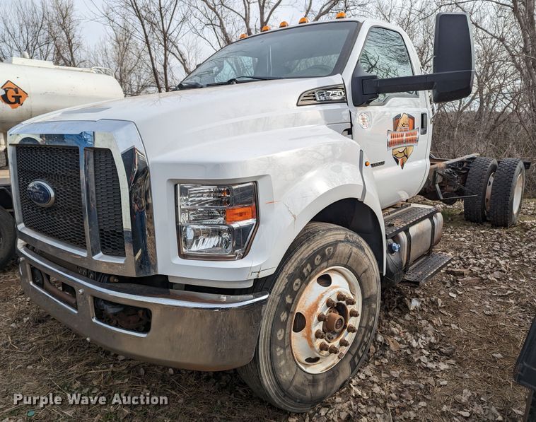 image for item LF9636 2019 Ford F750 Super Duty  truck cab and chassis