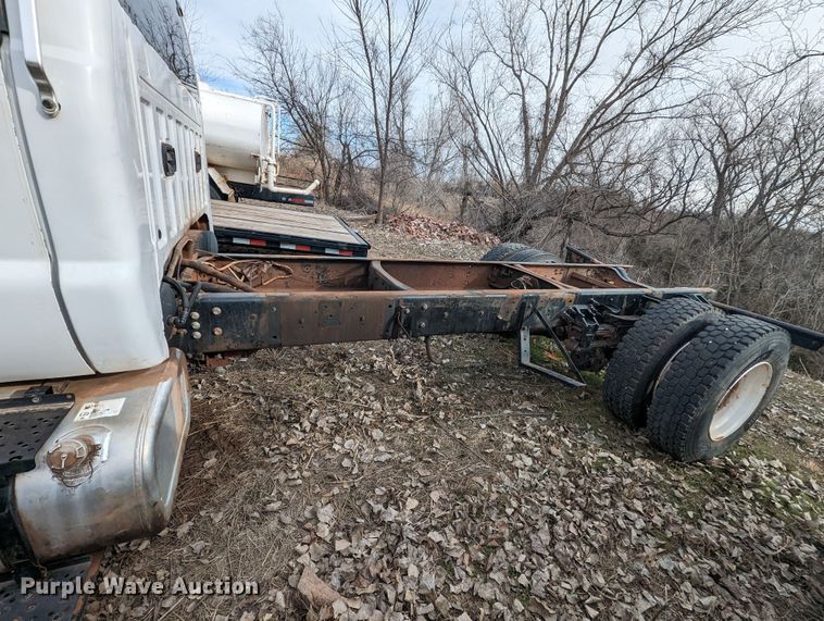 image for item LF9636 2019 Ford F750 Super Duty  truck cab and chassis