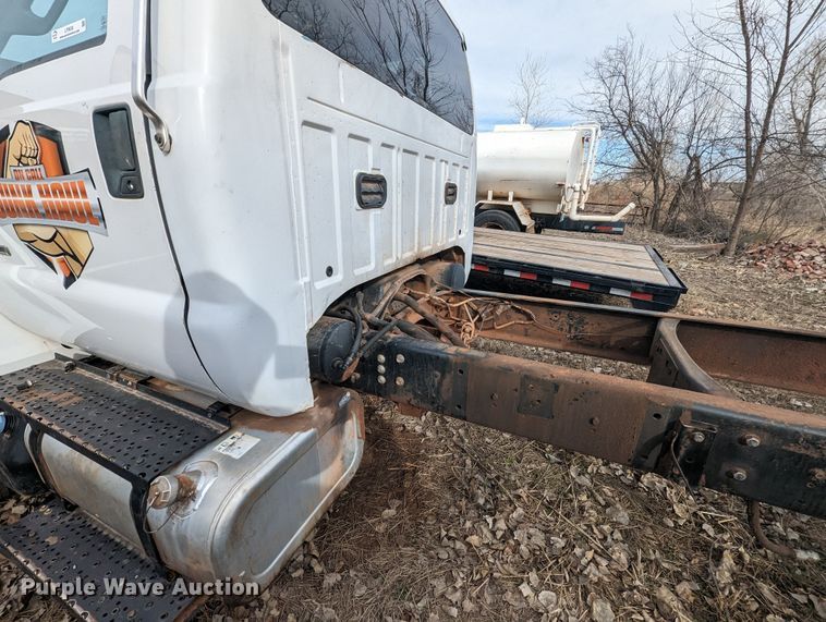 image for item LF9636 2019 Ford F750 Super Duty  truck cab and chassis