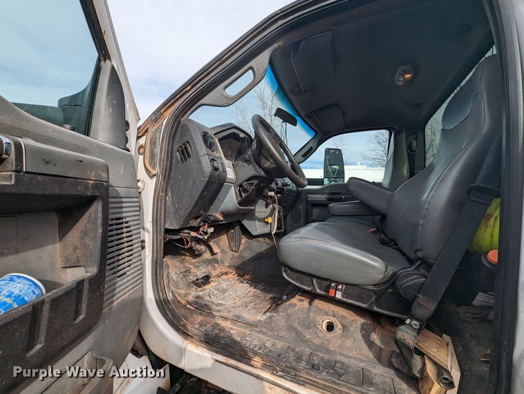 image for item LF9636 2019 Ford F750 Super Duty  truck cab and chassis