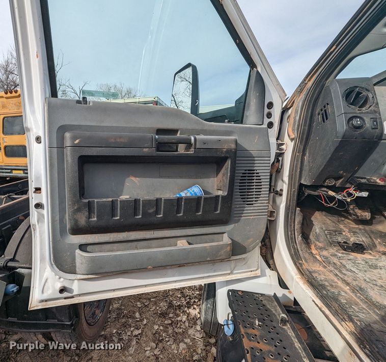 image for item LF9636 2019 Ford F750 Super Duty  truck cab and chassis