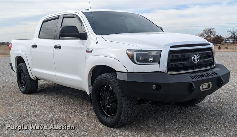 image for item LF9637 2013 Toyota Tundra  CrewMax pickup truck