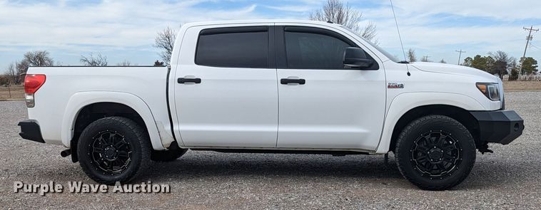 image for item LF9637 2013 Toyota Tundra  CrewMax pickup truck