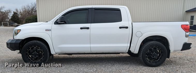 image for item LF9637 2013 Toyota Tundra  CrewMax pickup truck