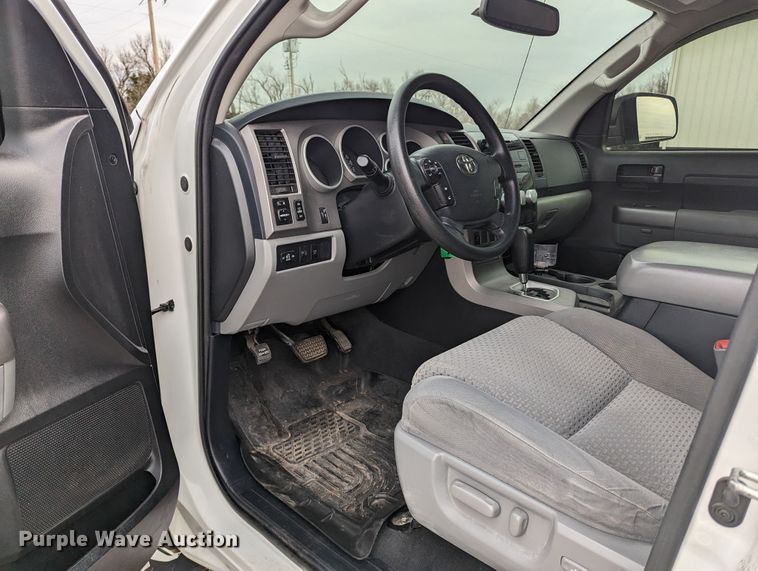 image for item LF9637 2013 Toyota Tundra  CrewMax pickup truck