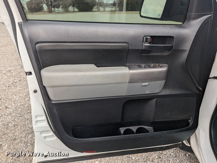 image for item LF9637 2013 Toyota Tundra  CrewMax pickup truck