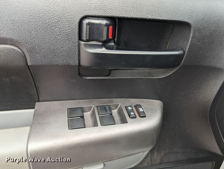 image for item LF9637 2013 Toyota Tundra  CrewMax pickup truck