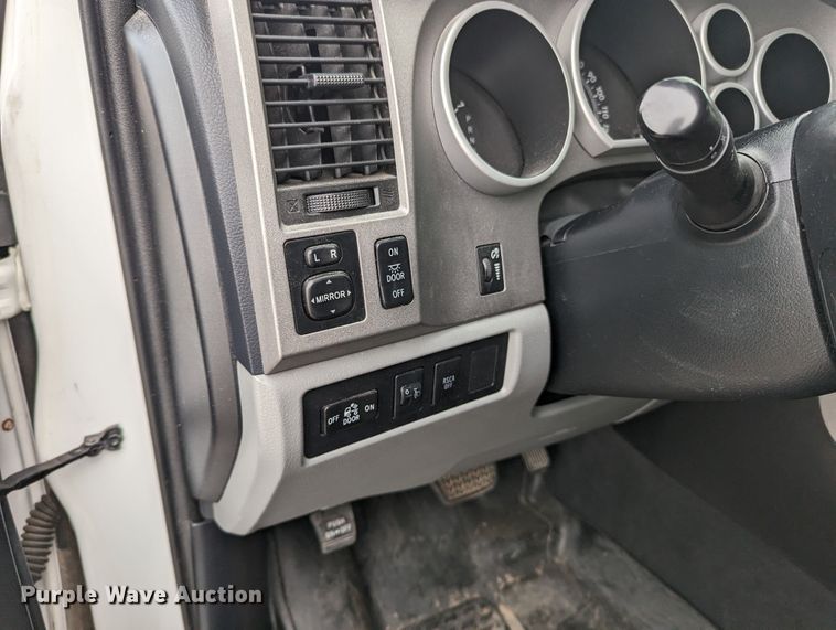 image for item LF9637 2013 Toyota Tundra  CrewMax pickup truck