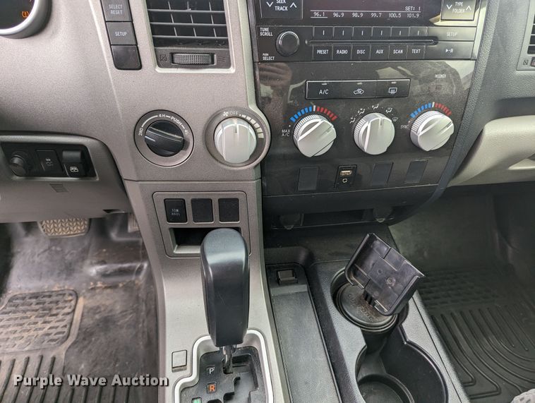 image for item LF9637 2013 Toyota Tundra  CrewMax pickup truck