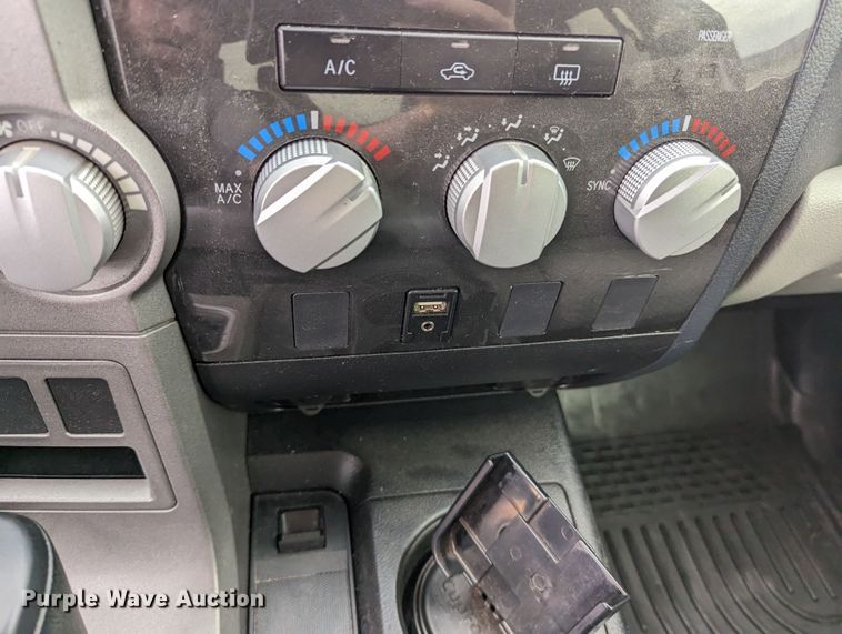 image for item LF9637 2013 Toyota Tundra  CrewMax pickup truck