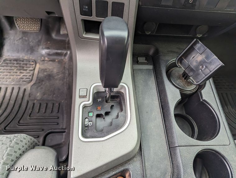 image for item LF9637 2013 Toyota Tundra  CrewMax pickup truck