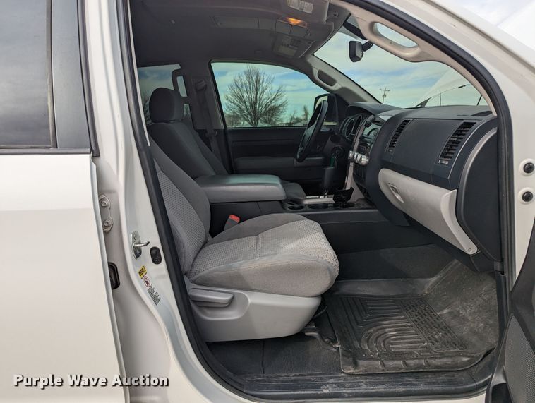 image for item LF9637 2013 Toyota Tundra  CrewMax pickup truck