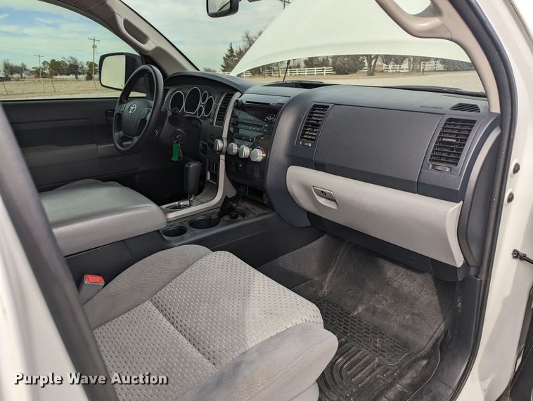 image for item LF9637 2013 Toyota Tundra  CrewMax pickup truck