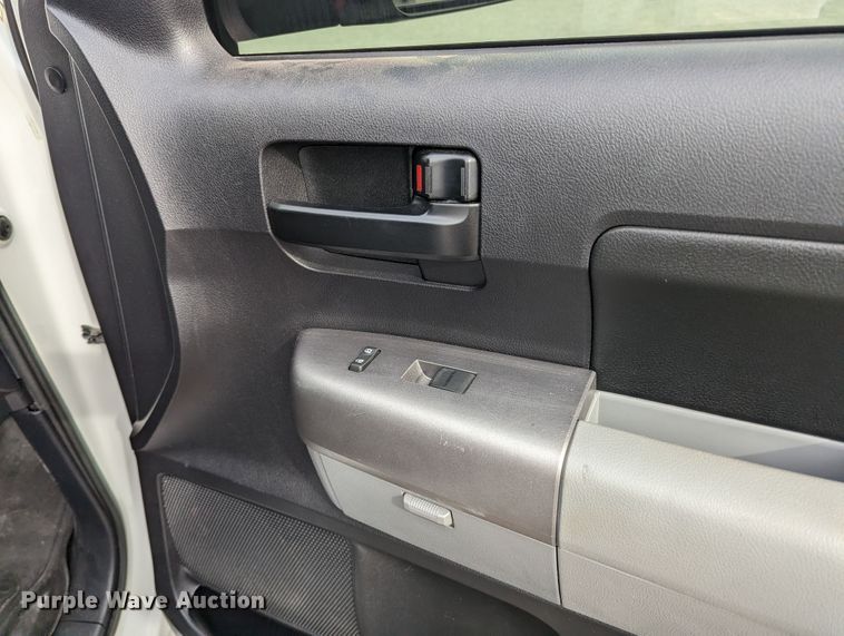 image for item LF9637 2013 Toyota Tundra  CrewMax pickup truck