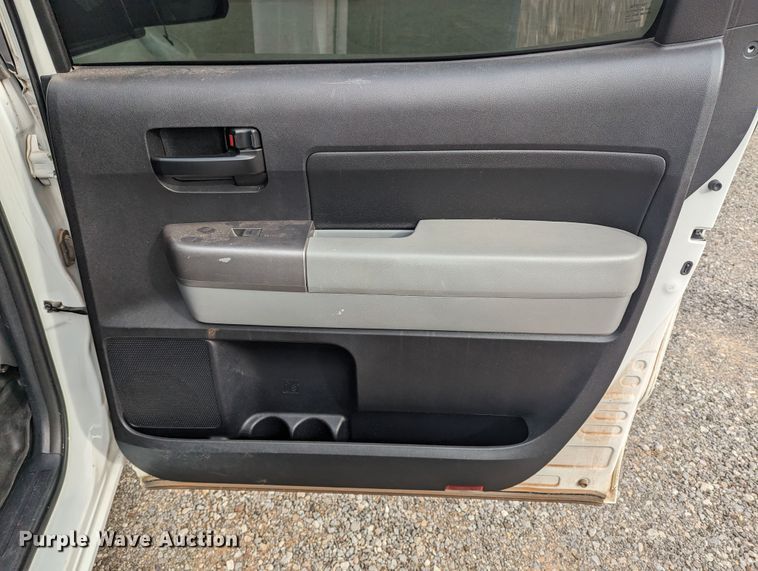 image for item LF9637 2013 Toyota Tundra  CrewMax pickup truck