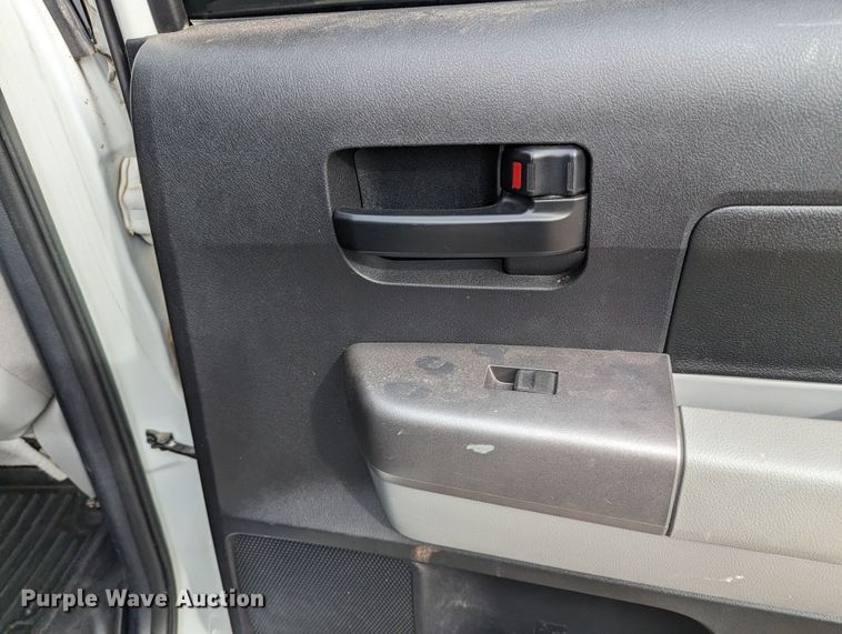 image for item LF9637 2013 Toyota Tundra  CrewMax pickup truck