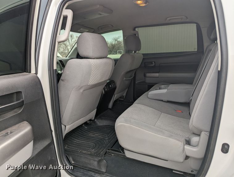 image for item LF9637 2013 Toyota Tundra  CrewMax pickup truck