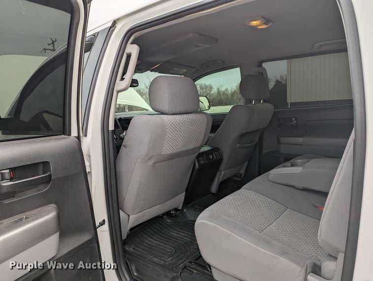 image for item LF9637 2013 Toyota Tundra  CrewMax pickup truck