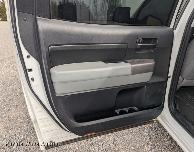 image for item LF9637 2013 Toyota Tundra  CrewMax pickup truck